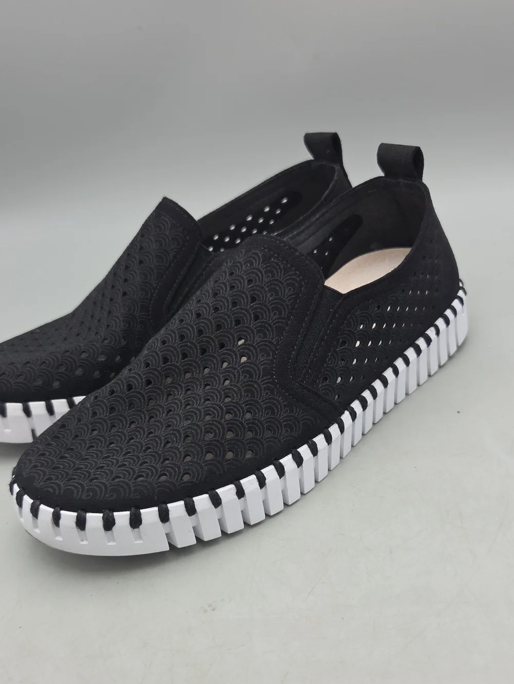 Isle Jacobson black shoes Women 38 US 7.5 8 Slip On